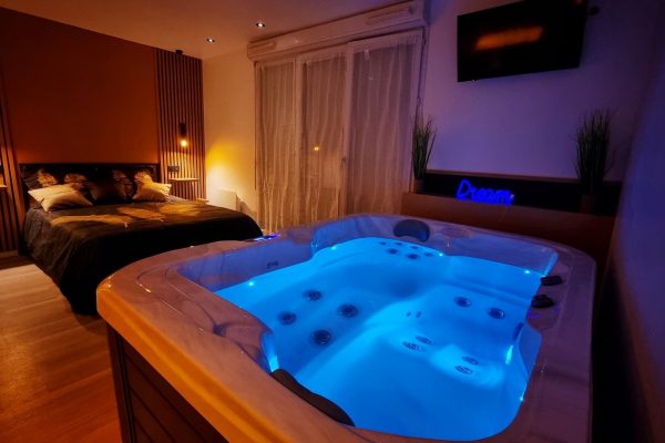 appartement-chambre-avec-jacuzzi-privatif-paris-1 Appartement Chambre Avec Jacuzzi Privatif - Bubble Home Paris - 1