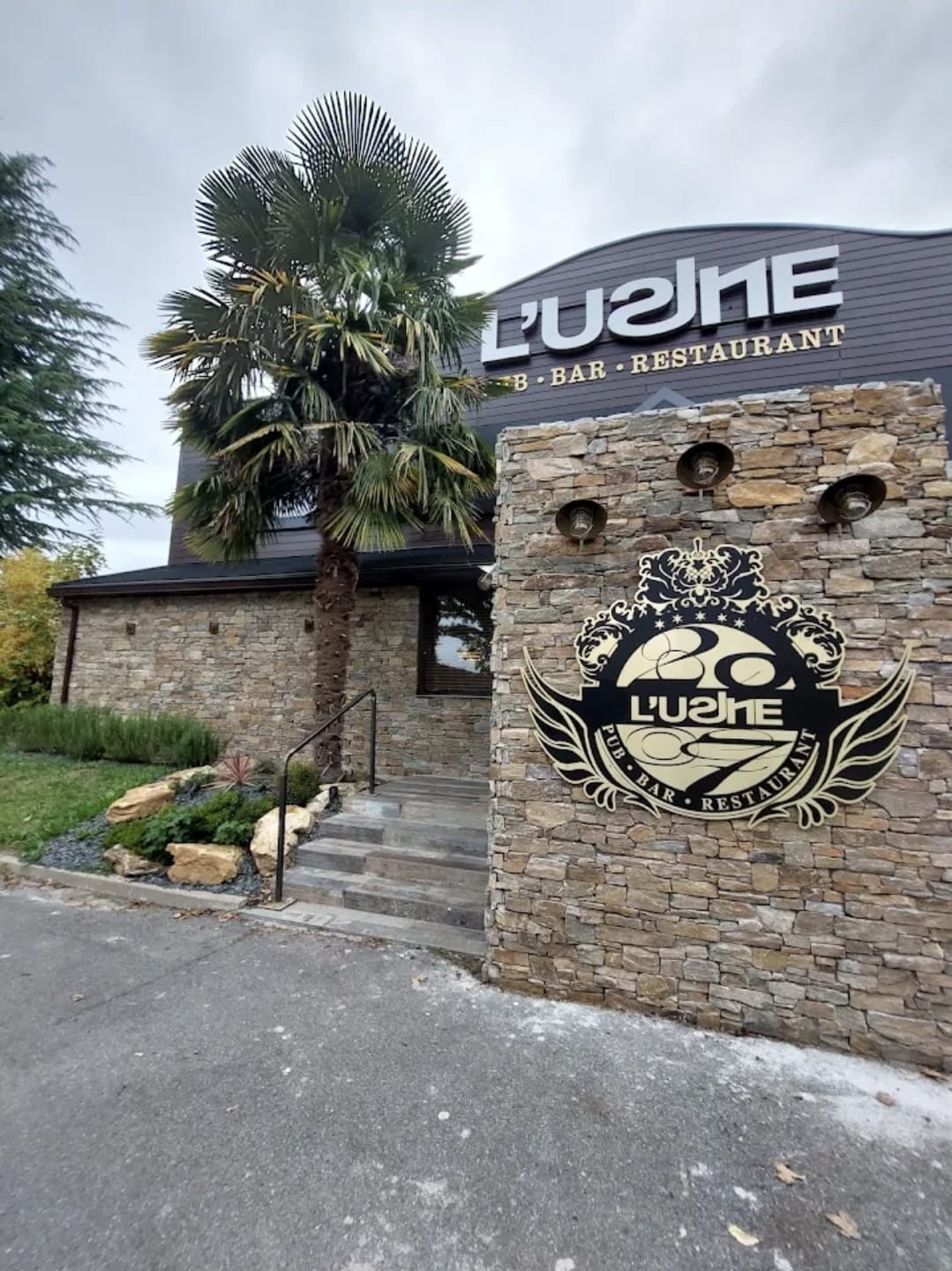 Restaurant L'Usine à proximité de Bubble Home